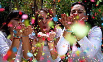 Friends 'better than morphine' for pain - University of Oxford reports