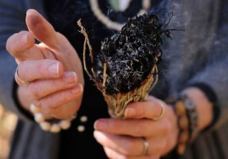 the-art-of-smudging-a-shamanic-cleansing-ritual-5